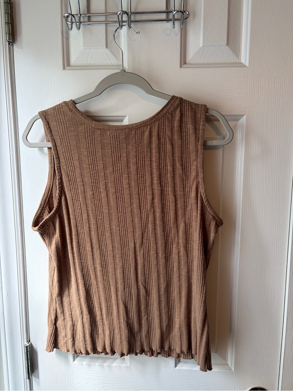 Universal Thread Ribbed Button-Front V-Neck Tank in Brown/Tan - Picture 3 of 5